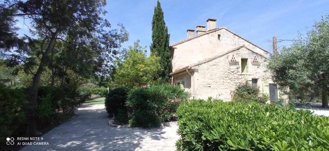 Le Mas Neuf 1752 Arles Esterno foto
